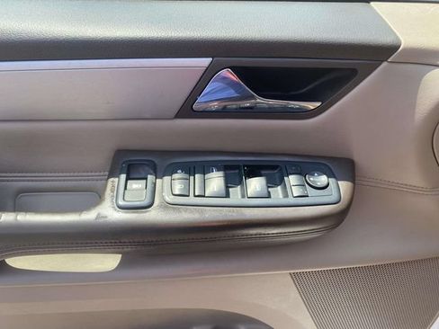Used 2012 Volkswagen Routan SEL FWD image 13