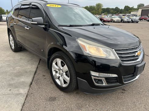 Used 2017 Chevrolet Traverse LT w/ Style and Technology Package AWD/4WD image 3