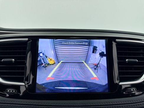 Used 2019 Chrysler Pacifica Limited FWD image 18