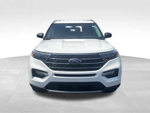 Used 2023 Ford Explorer XLT w/ Equipment Group 202A AWD/4WD image 7