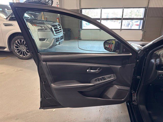 Used 2024 Nissan Sentra SV FWD image 9