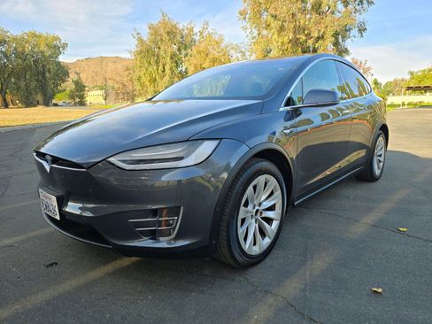 Used 2019 Tesla Model X Long Range image 3