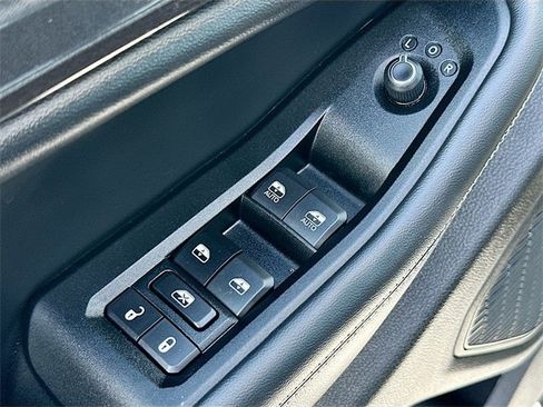 Used 2023 Jeep Grand Cherokee Altitude image 17