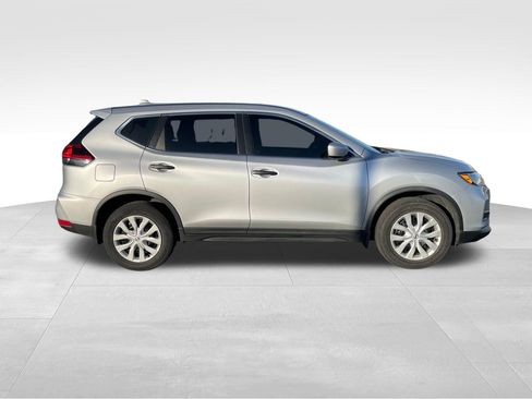 Used 2019 Nissan Rogue S image 2