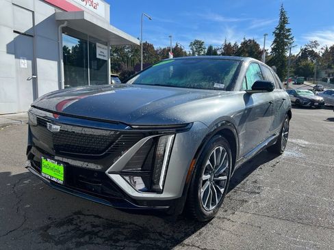 Used 2024 Cadillac Lyriq Sport AWD/4WD image 8