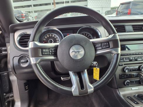 Used 2013 Ford Mustang Premium RWD image 9