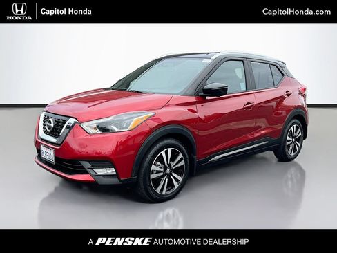 Used 2019 Nissan Kicks SR FWD image 1
