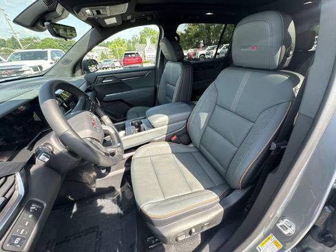 New 2026 GMC Acadia AT4 w/ Luxury Package AWD/4WD image 13