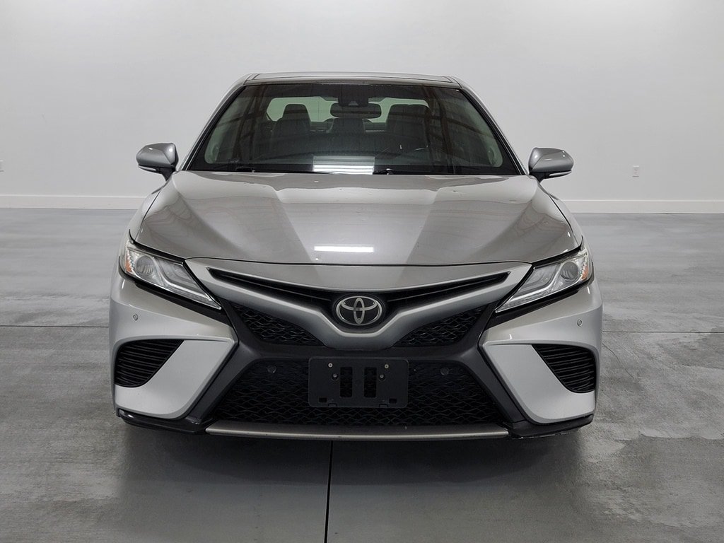 Used 2018 Toyota Camry XSE FWD image 3