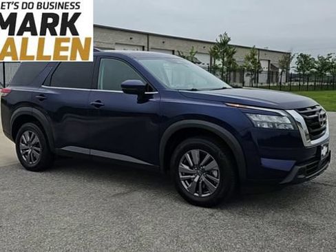 Used 2025 Nissan Pathfinder SV AWD/4WD image 2