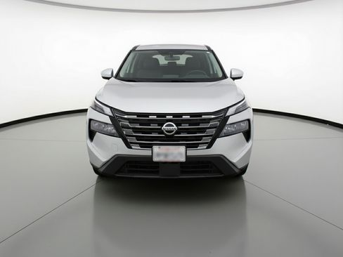 Used 2025 Nissan Rogue SV image 2