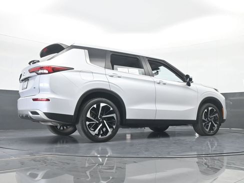 Used 2023 Mitsubishi Outlander SE image 68