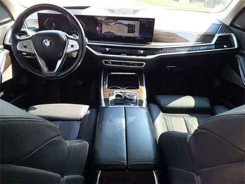Used 2023 BMW X7 xDrive40i w/ Premium Package image 9
