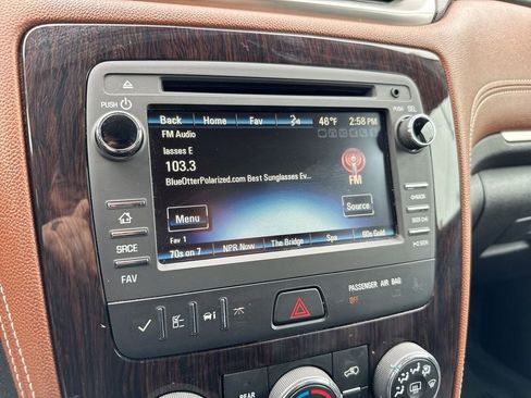 Used 2017 Chevrolet Traverse LT w/ Style and Technology Package image 14