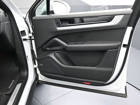 Certified 2024 Porsche Cayenne Coupe AWD/4WD image 29