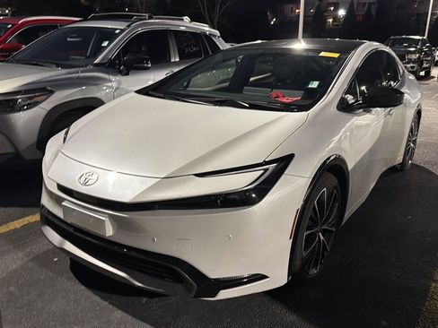 Used 2023 Toyota Prius XLE image 10