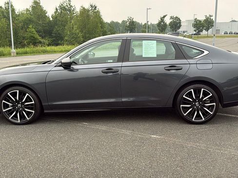 Used 2023 Honda Accord Touring image 11