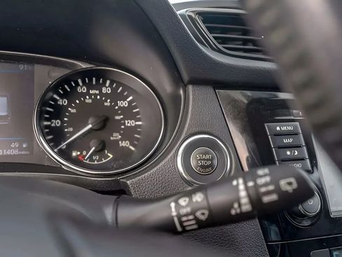 Used 2019 Nissan Rogue SV w/ Premium Package image 30