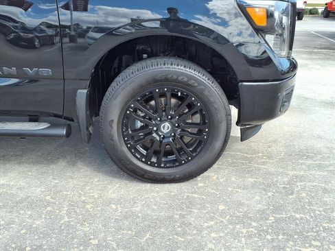 Used 2019 Nissan Titan SL w/ Midnight Edition image 7