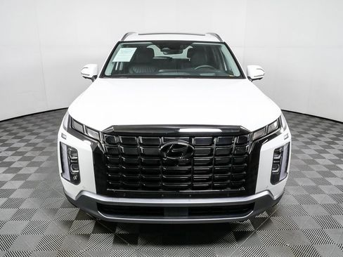 Used 2023 Hyundai Palisade Limited w/ Winter Package image 28
