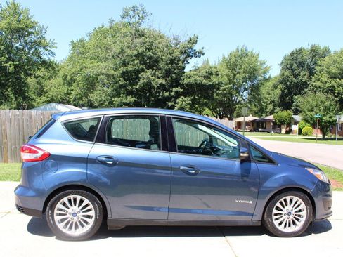 Used 2018 Ford C-MAX SE w/ Cold Weather Package FWD image 10