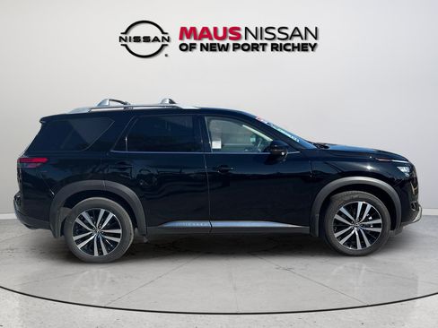 Certified 2025 Nissan Pathfinder Platinum w/ Cargo Package FWD image 15