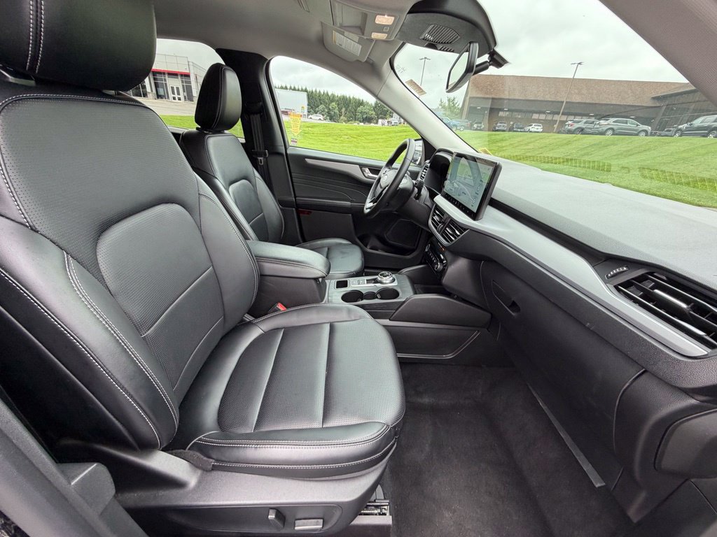 Used 2025 Ford Escape Platinum AWD/4WD image 32