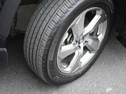 Used 2020 Toyota RAV4 Limited image 11