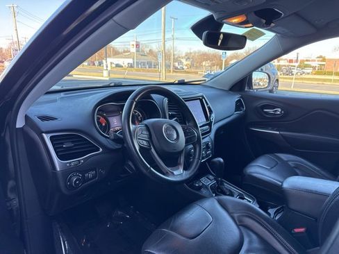 Used 2019 Jeep Cherokee Limited image 9