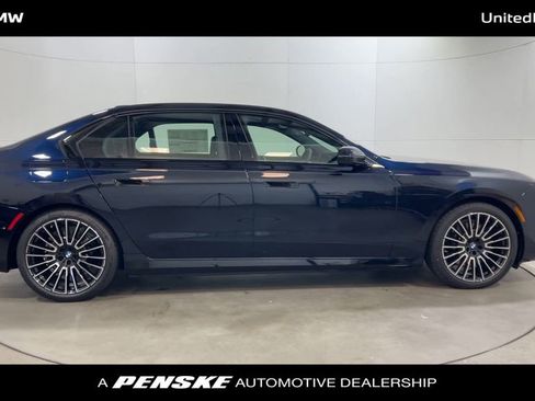 New 2026 BMW 750e xDrive w/ Premium Package image 9