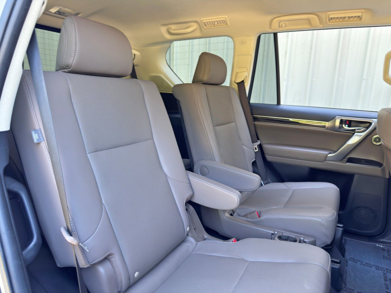 Used 2023 Lexus GX 460 Premium w/ Accessory Package AWD/4WD image 43