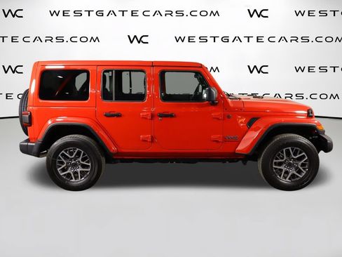 Used 2026 Jeep Wrangler Unlimited Sahara AWD/4WD image 8