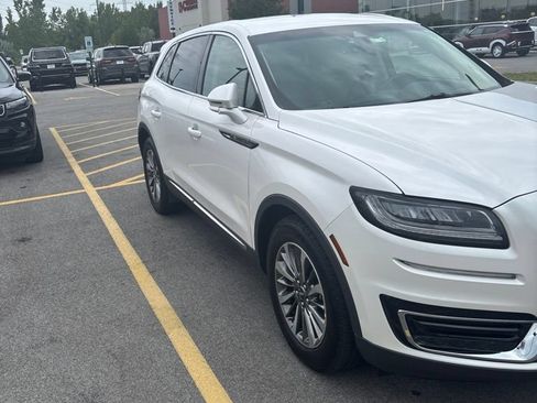 Used 2019 Lincoln Nautilus Select AWD/4WD image 3
