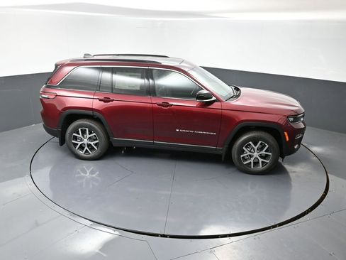 New 2025 Jeep Grand Cherokee Limited w/ Trailer Tow Package image 41