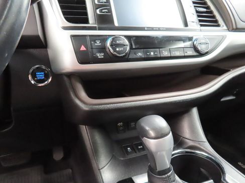 Used 2018 Toyota Highlander XLE image 52