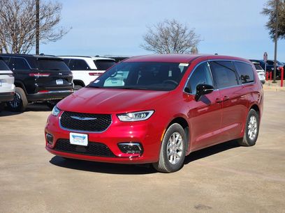 New 2026 Chrysler Pacifica Select