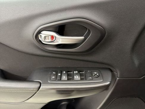 Used 2016 Jeep Cherokee Latitude w/ Safety/Convenience Group image 22