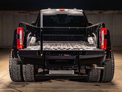Used 2023 Ford F350 Lariat w/ Lariat Ultimate Package AWD/4WD image 9