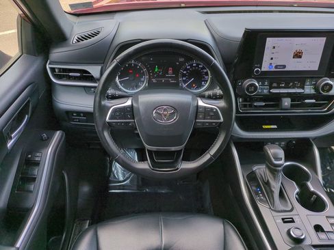 Used 2023 Toyota Highlander XSE AWD/4WD image 16