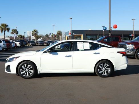 Used 2024 Nissan Altima 2.5 S image 9