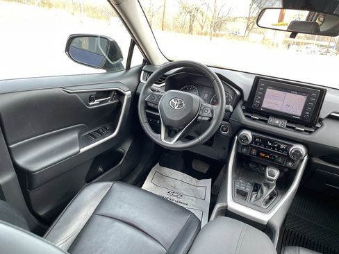 Used 2020 Toyota RAV4 XLE Premium image 19