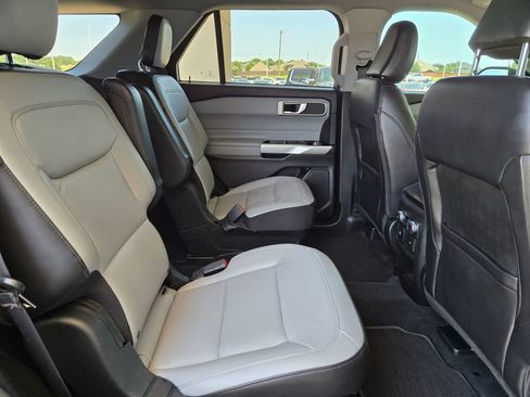 Used 2021 Ford Explorer XLT w/ Equipment Group 202A AWD/4WD image 26