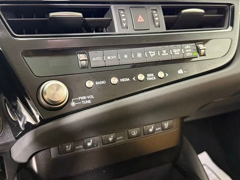 Certified 2023 Lexus ES 300h w/ Luxury Package image 21