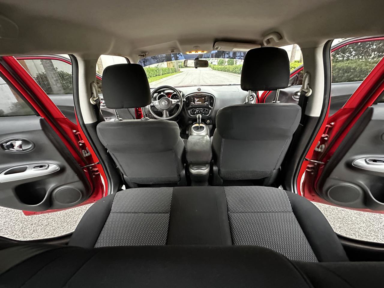 Used 2015 Nissan Juke S FWD image 2