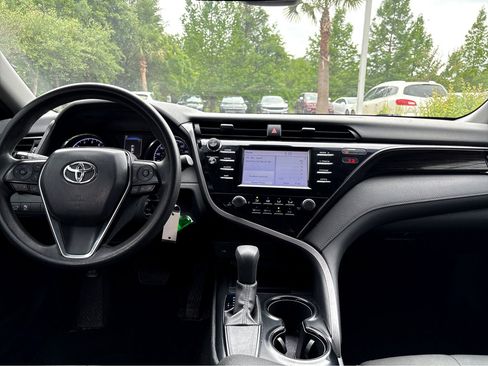 Used 2020 Toyota Camry LE FWD image 4