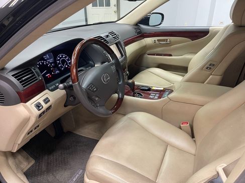 Used 2009 Lexus LS 460 L w/ Executive Class Seating Pkg RWD image 32