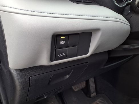 Used 2021 Toyota Highlander XLE image 10