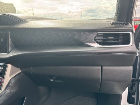 Used 2024 GMC Yukon XL Denali image 24