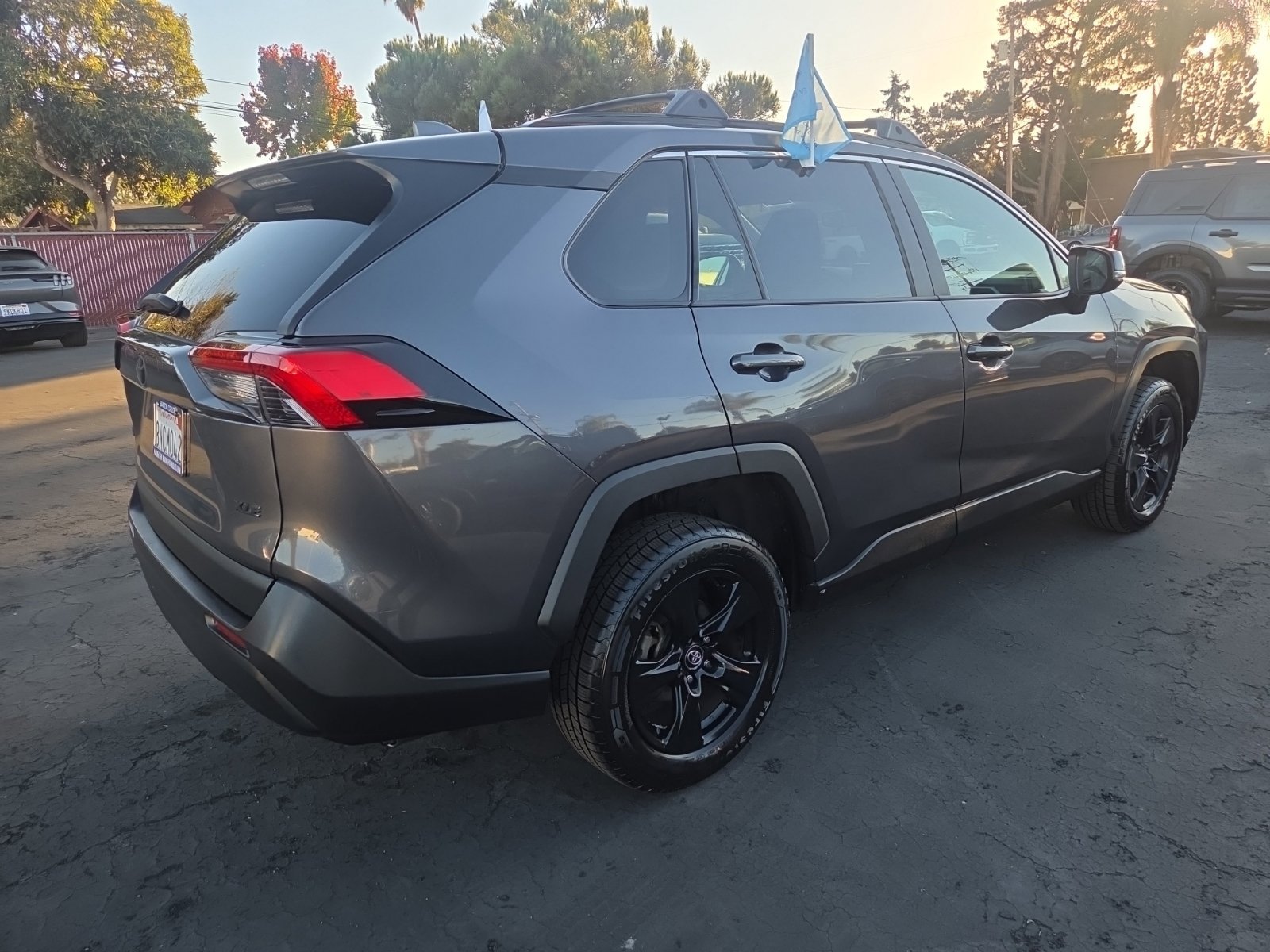 Used 2020 Toyota RAV4 XLE w/ Convenience Package FWD image 5