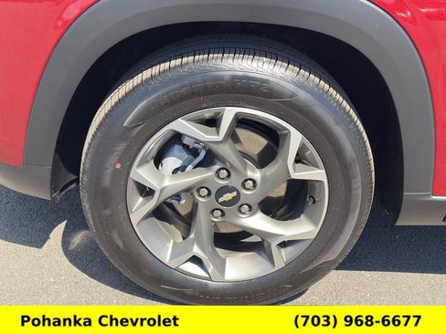 Used 2025 Chevrolet Trax LT FWD image 28